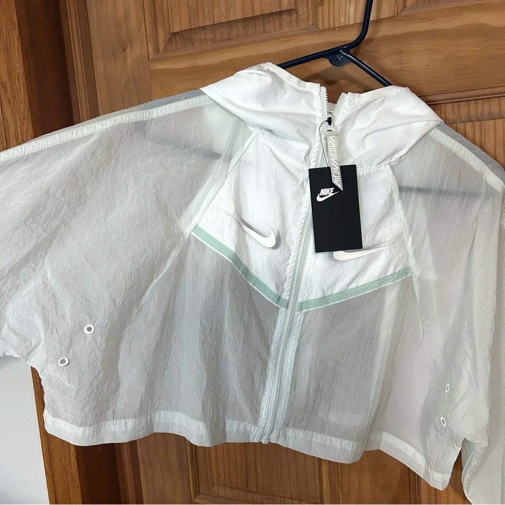 Nike women running division water/wind repel jacket, white/green - Picture 3 of 11